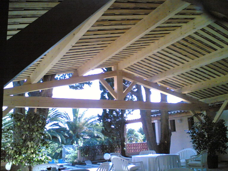 Terrasse couverte de restaurant